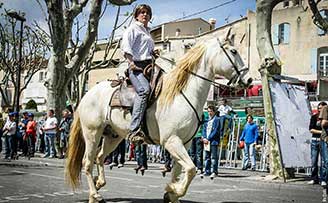 Retour à la Manade
