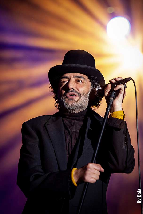 Rachid Taha chanteur Algérien auteur compositeur.