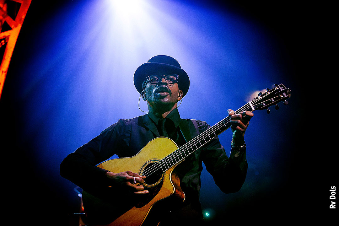Niang Mahmoud Tété, auteur compositeur, interprètre français.