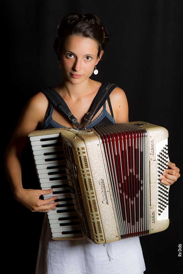 Mélissa.