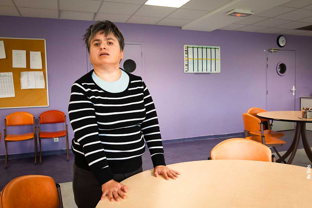 Centre hospitalier patiente dans le réfectoire.