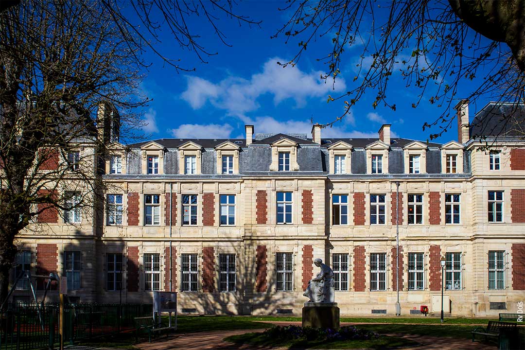 L'Hôtel de ville de la Mairie d'Elbeuf.