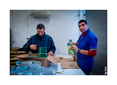 Travaille dans l'atelier de conditionnement.